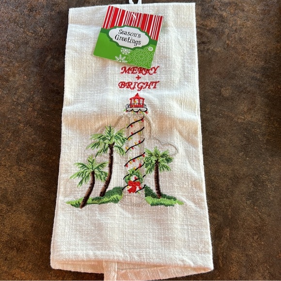 NWT Christmas bundle -dish towel, red and green napkins, pot holder - Picture 3 of 7
